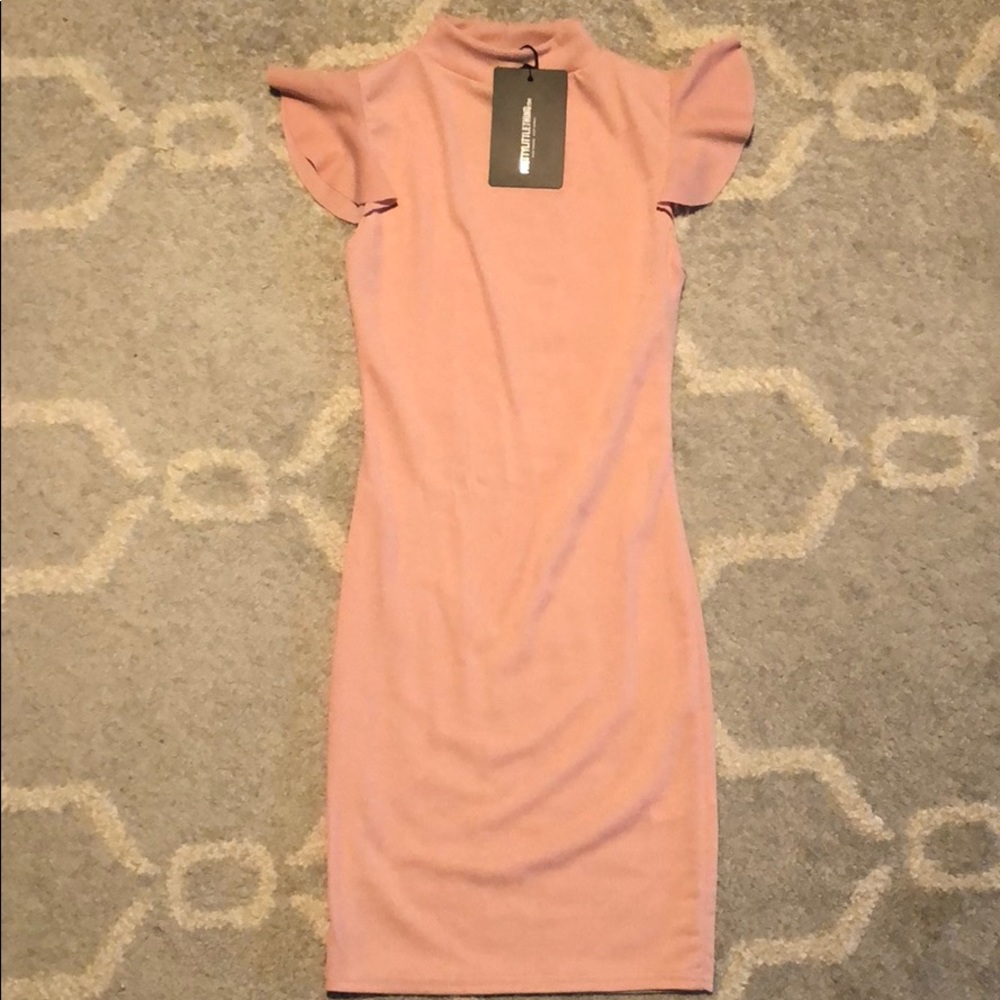 I’m selling this cute pretty in pink dress!